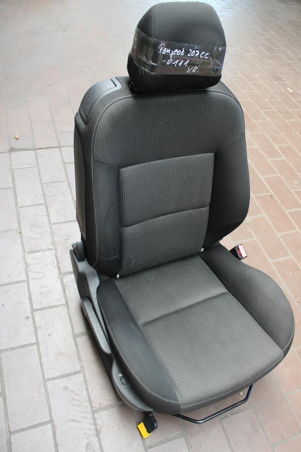 Foto: SITZE/ INNENAUSSTATTUNG ( CABRIO / CC ) eines Peugeot 207 CC 120 VTi Lounge