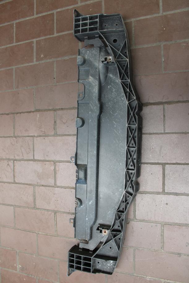 Foto: PRALLDÄMPFER / VERSTÄRKUNG UNTEN VORN eines Peugeot 207 CC 120 VTi Lounge