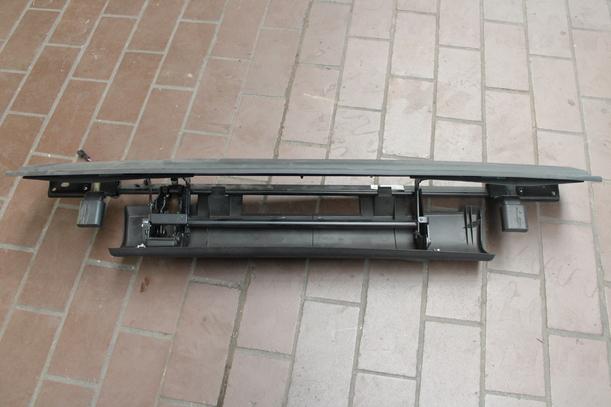 Foto: ABLAGE HINTEN/  VERDECK MECHANISMUS eines Peugeot 207 CC 120 VTi Lounge