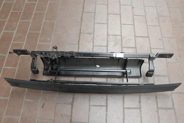 Foto: ABLAGE HINTEN/  VERDECK MECHANISMUS eines Peugeot 207 CC 120 VTi Lounge