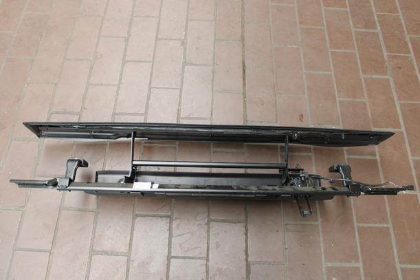 Foto: ABLAGE HINTEN/  VERDECK MECHANISMUS eines Peugeot 207 CC 120 VTi Lounge
