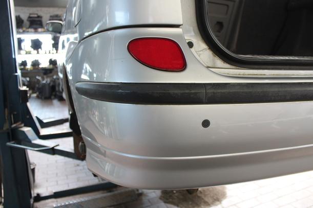 Foto: STOSSFÄNGER / STOSSTANGE HINTEN eines Nissan Almera Tino Lounge