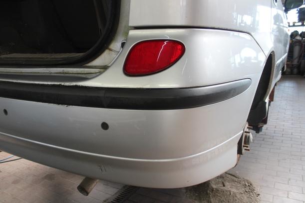 Foto: STOSSFÄNGER / STOSSTANGE HINTEN eines Nissan Almera Tino Lounge