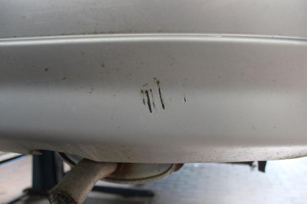 Foto: STOSSFÄNGER / STOSSTANGE HINTEN eines Nissan Almera Tino Lounge