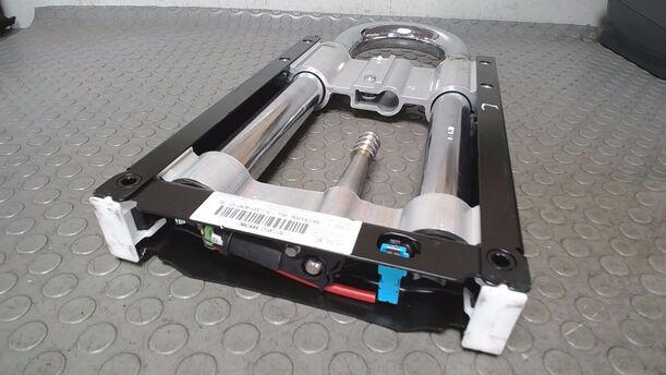 Foto: ÜBERROLLBÜGEL LINKS eines Peugeot 207 CC 120 VTi Lounge