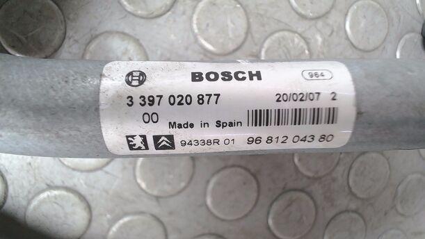 Foto: SCHEIBENWISCHERMOTOR VORN eines Peugeot 207 CC 120 VTi Lounge