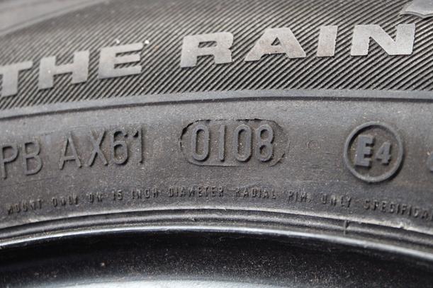 Foto: RESERVERAD 185/65R15 eines Nissan Almera Tino Lounge