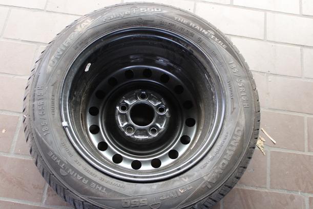 Foto: RESERVERAD 185/65R15 eines Nissan Almera Tino Lounge