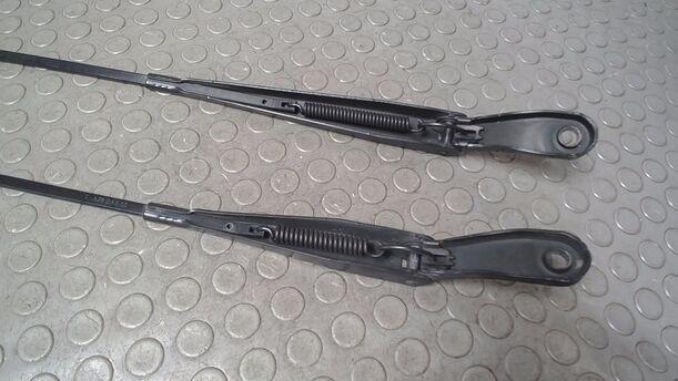 Foto: SCHEIBENWISCHERARME VORN eines Peugeot 207 CC 120 VTi Lounge