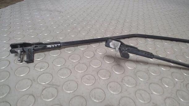 Foto: SCHEIBENWISCHERARME VORN eines Peugeot 207 CC 120 VTi Lounge