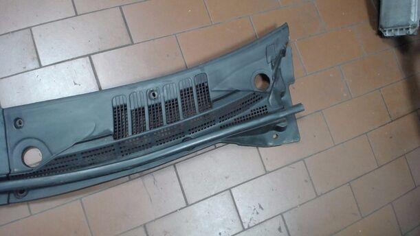 Foto: WINDLAUFABDECKUNG 2-TEILIG eines Nissan Almera Tino Lounge