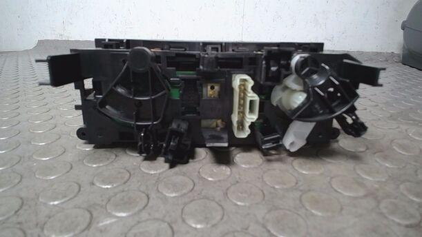 Foto: HEIZUNGSBETÄTIGUNG ( KLIMA ) eines Peugeot 207 CC 120 VTi Lounge