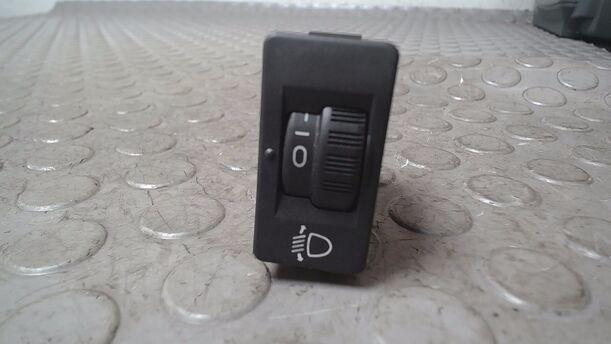 Foto: SCHALTER LEUCHTWEITENVERSTELLUNG eines Peugeot 207 CC 120 VTi Lounge