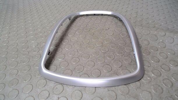 Foto: ZIERLEISTE/ BLENDE ARMATURENBRETT eines Peugeot 207 CC 120 VTi Lounge