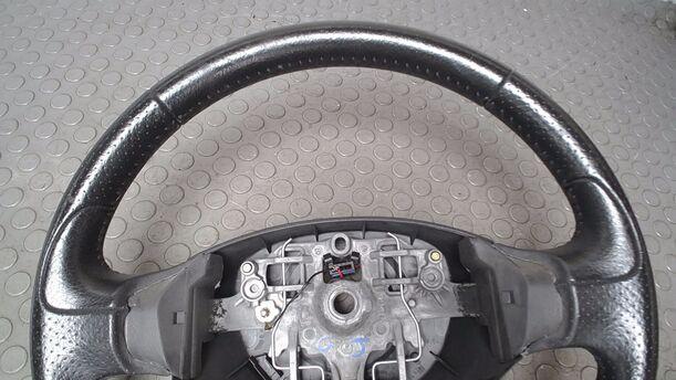 Foto: LENKRAD ( OHNE AIRBAG ) eines Peugeot 207 CC 120 VTi Lounge