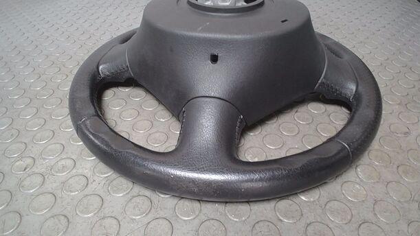 Foto: LENKRAD ( OHNE AIRBAG ) eines Peugeot 207 CC 120 VTi Lounge