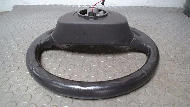 Foto: LENKRAD ( OHNE AIRBAG ) eines Peugeot 207 CC 120 VTi Lounge