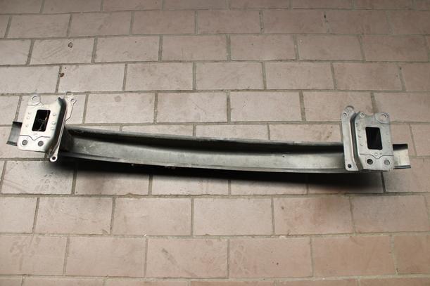 Foto: VERSTÄRKUNG VORN eines VW Polo 1.4 Avantgarde