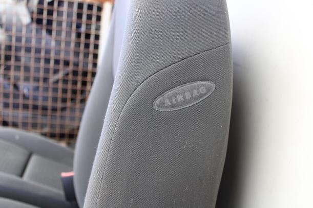 Foto: SITZE VORN LINKS + RECHTS (4/5-TÜRER) eines VW Golf 1.4 FSI Avantgarde