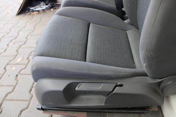Foto: SITZE VORN LINKS + RECHTS (4/5-TÜRER) eines VW Golf 1.4 FSI Avantgarde