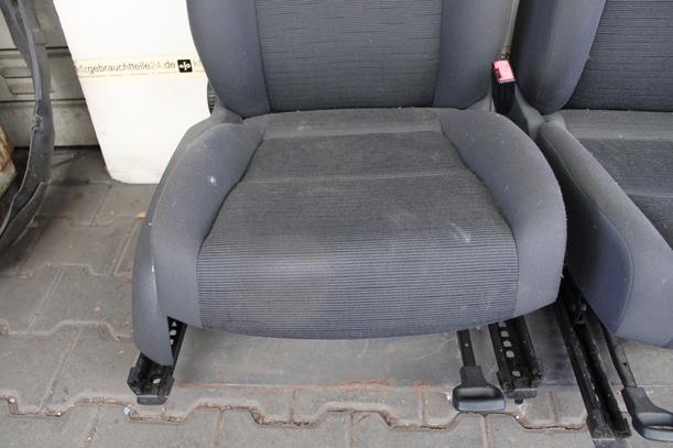 Foto: SITZE VORN LINKS + RECHTS (4/5-TÜRER) eines VW Golf 1.4 FSI Avantgarde
