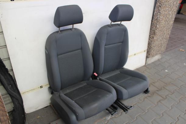 Foto: SITZE VORN LINKS + RECHTS (4/5-TÜRER) eines VW Golf 1.4 FSI Avantgarde