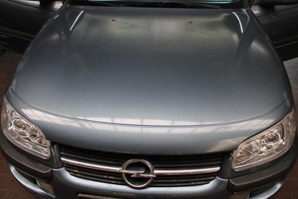 Foto: MOTORHAUBE ( VOR FACELIFT ) eines Opel Omega 2.0 16V Avantgarde