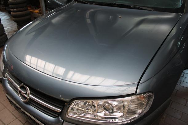 Foto: MOTORHAUBE ( VOR FACELIFT ) eines Opel Omega 2.0 16V Avantgarde