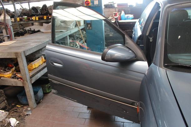 Foto: TÜR VORN RECHTS ( VOR FACELIFT ) eines Opel Omega 2.0 16V Avantgarde