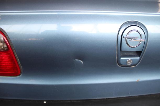 Foto: HECKKLAPPE/ HECKDECKEL ( LIMOUSINE / VOR FACELIFT ) eines Opel Omega 2.0 16V Avantgarde