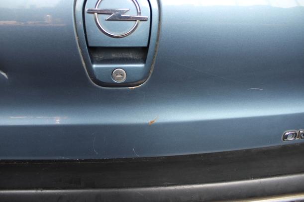 Foto: HECKKLAPPE/ HECKDECKEL ( LIMOUSINE / VOR FACELIFT ) eines Opel Omega 2.0 16V Avantgarde