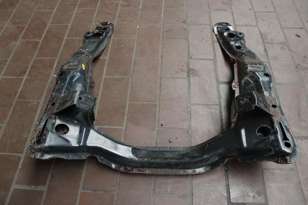 Foto: VORDERACHSE/ ACHSE VORN eines Opel Omega 2.0 16V Avantgarde
