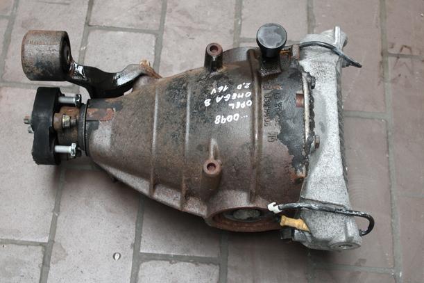 Foto: HINTERACHSGETRIEBE eines Opel Omega 2.0 16V Avantgarde