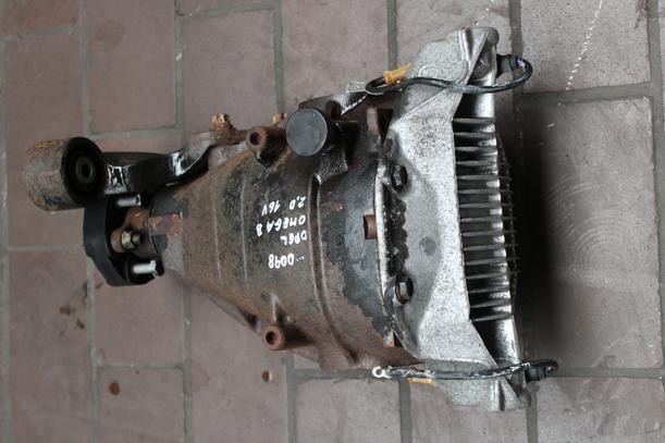 Foto: HINTERACHSGETRIEBE eines Opel Omega 2.0 16V Avantgarde