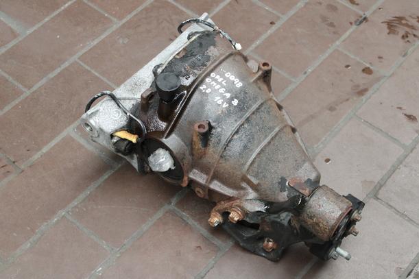 Foto: HINTERACHSGETRIEBE eines Opel Omega 2.0 16V Avantgarde