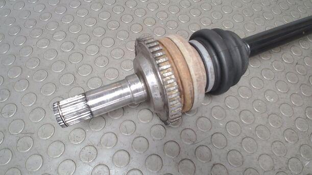 Foto: ANTRIEBSWELLE HINTEN ( ABS ) eines Opel Omega 2.0 16V Avantgarde