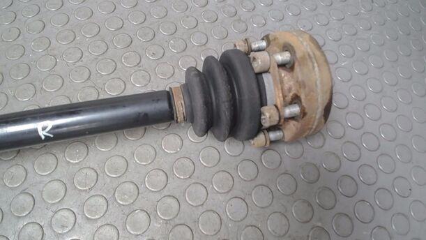 Foto: ANTRIEBSWELLE HINTEN ( ABS ) eines Opel Omega 2.0 16V Avantgarde