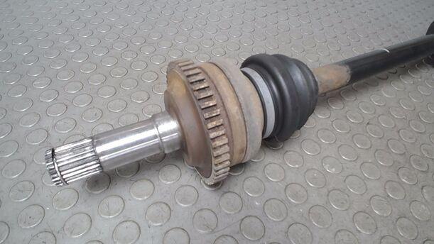 Foto: ANTRIEBSWELLE HINTEN ( ABS ) eines Opel Omega 2.0 16V Avantgarde