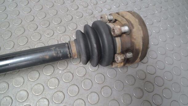 Foto: ANTRIEBSWELLE HINTEN ( ABS ) eines Opel Omega 2.0 16V Avantgarde