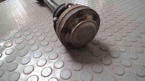 Foto: ANTRIEBSWELLE HINTEN ( ABS ) eines Opel Omega 2.0 16V Avantgarde