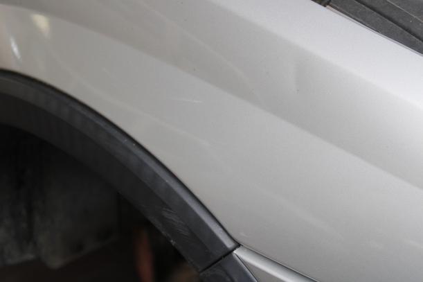 Foto: KOTFLÜGEL RECHTS eines Opel Corsa 1.2 16V Avantgarde