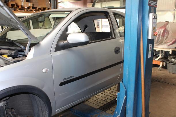 Foto: TÜR  VORN LINKS (2/3-TÜRER) eines Opel Corsa 1.2 16V Avantgarde