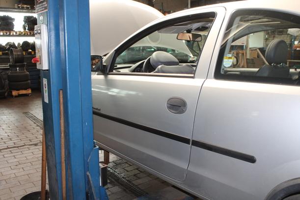 Foto: TÜR  VORN LINKS (2/3-TÜRER) eines Opel Corsa 1.2 16V Avantgarde