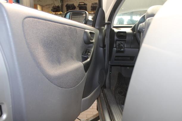 Foto: TÜR  VORN LINKS (2/3-TÜRER) eines Opel Corsa 1.2 16V Avantgarde