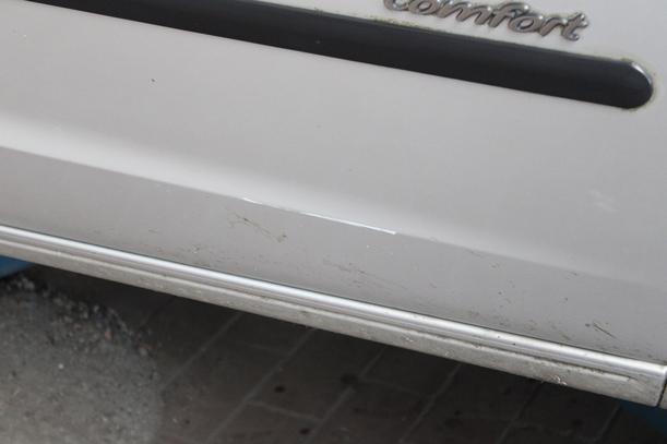 Foto: TÜR VORN RECHTS eines Opel Corsa 1.2 16V Avantgarde