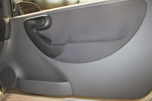 Foto: TÜR VORN RECHTS eines Opel Corsa 1.2 16V Avantgarde