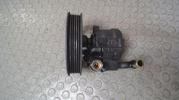 Foto: PUMPE SERVOLENKUNG/ SERVOPUMPE eines Opel Omega 2.0 16V Avantgarde