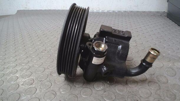 Foto: PUMPE SERVOLENKUNG/ SERVOPUMPE eines Opel Omega 2.0 16V Avantgarde