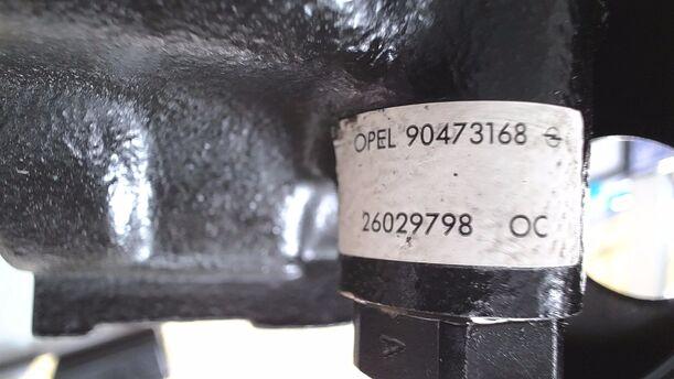 Foto: PUMPE SERVOLENKUNG/ SERVOPUMPE eines Opel Omega 2.0 16V Avantgarde