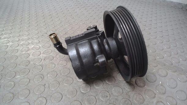 Foto: PUMPE SERVOLENKUNG/ SERVOPUMPE eines Opel Omega 2.0 16V Avantgarde